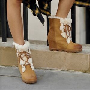 Joan of Arctic Wedge in Camel Brown in size 9.5 Shearling